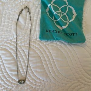 Kendra Scott Elisa Pendant Necklace. Silver chain and iridescent stone.